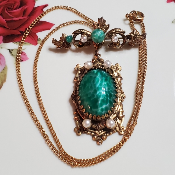 Green & Goldtone Sarah Coventry Jewelry Set - Picture 2 of 5